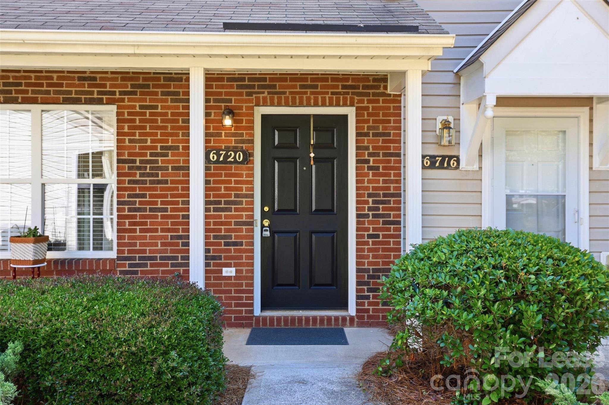 6720 Cypress Tree LN, Charlotte, NC 28215