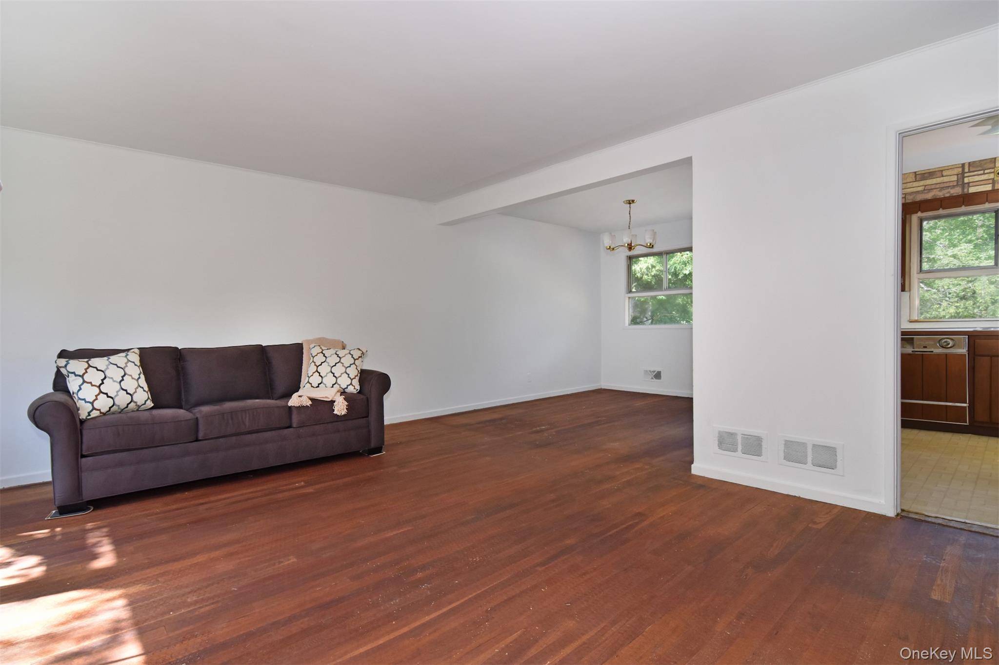 582 Washington AVE, Pleasantville, NY 10570