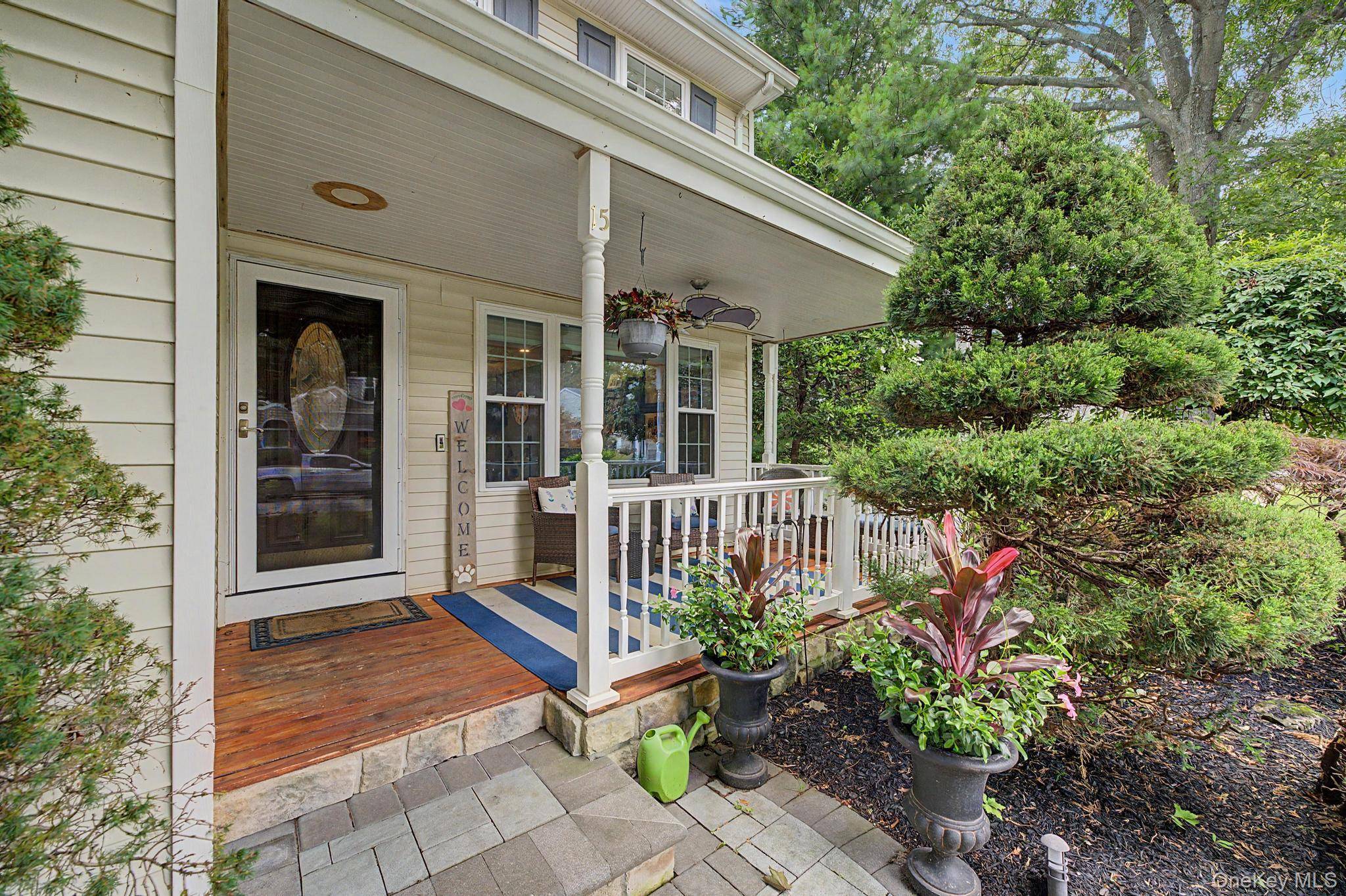 15 Winnecomac CIR, Kings Park, NY 11754