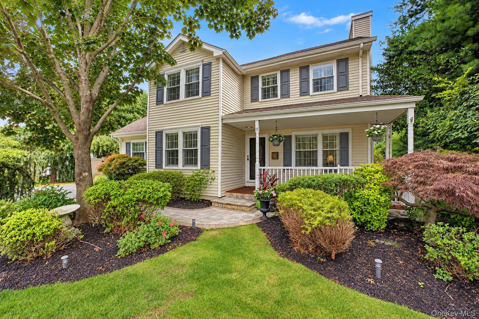 15 Winnecomac CIR, Kings Park, NY 11754