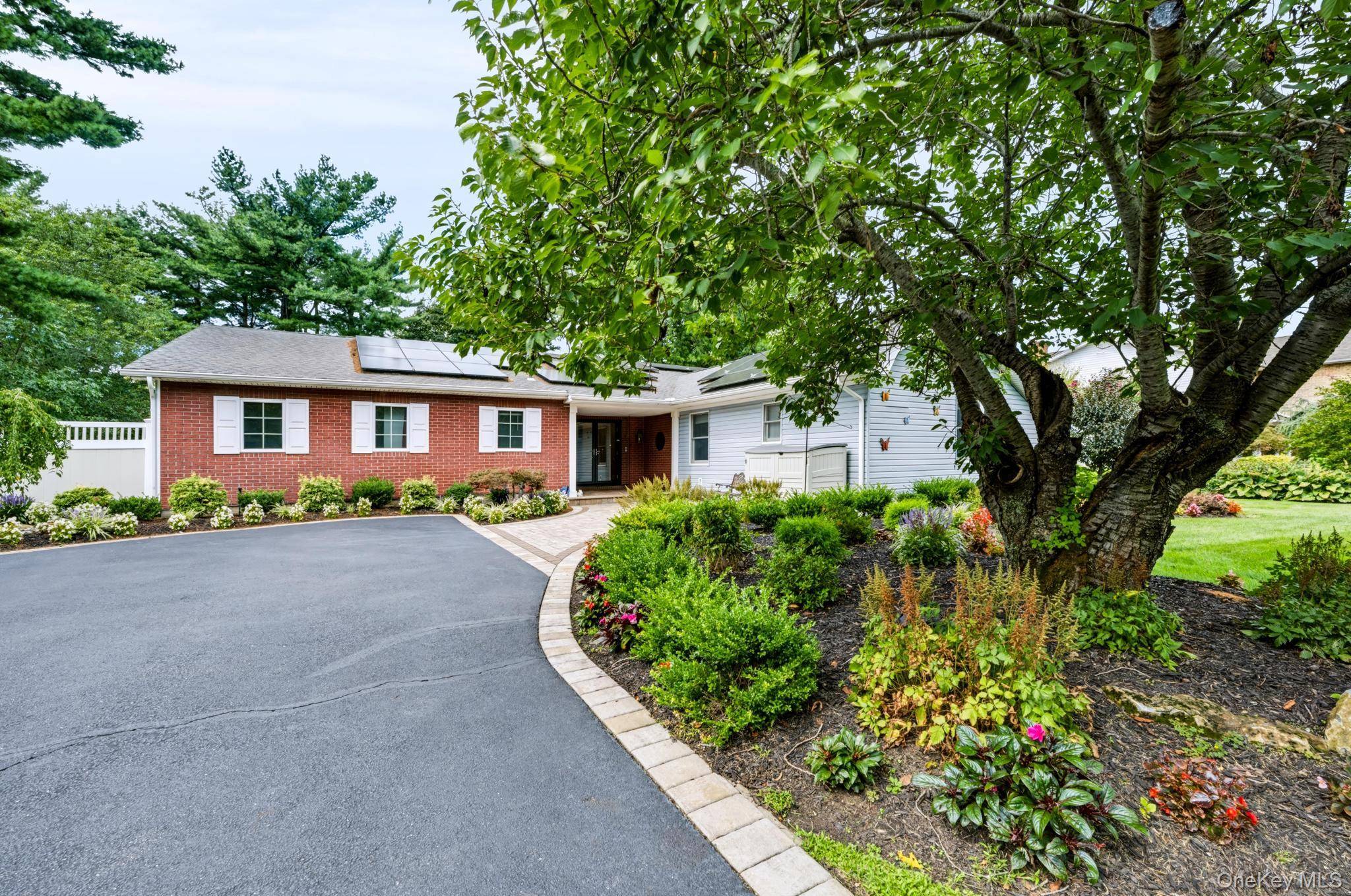 281 Town Line RD, East Northport, NY 11731