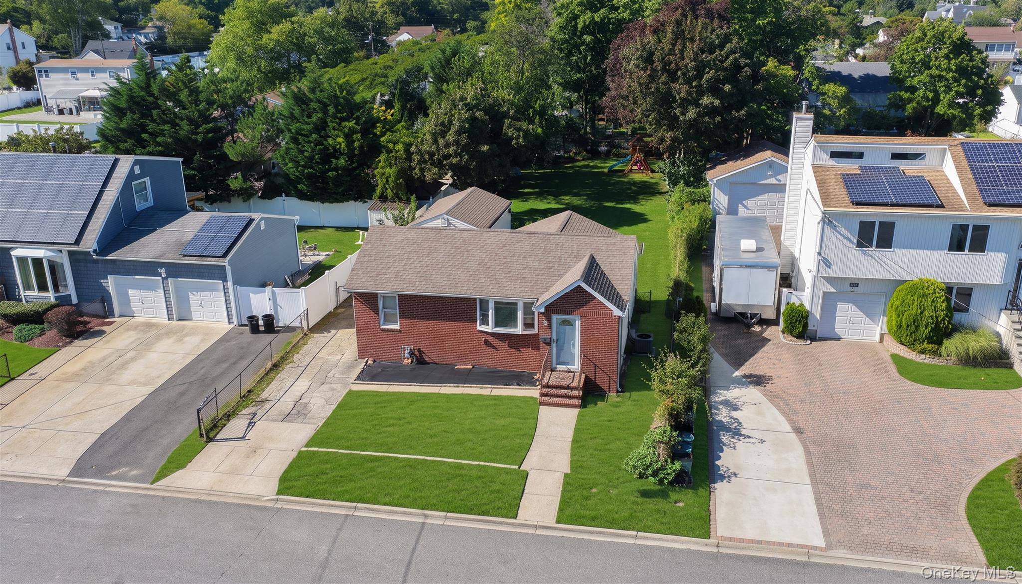 410 10th ST, West Babylon, NY 11704