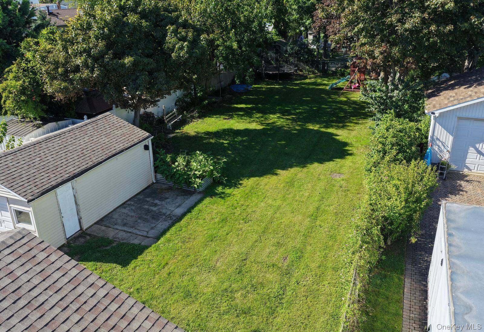 410 10th ST, West Babylon, NY 11704
