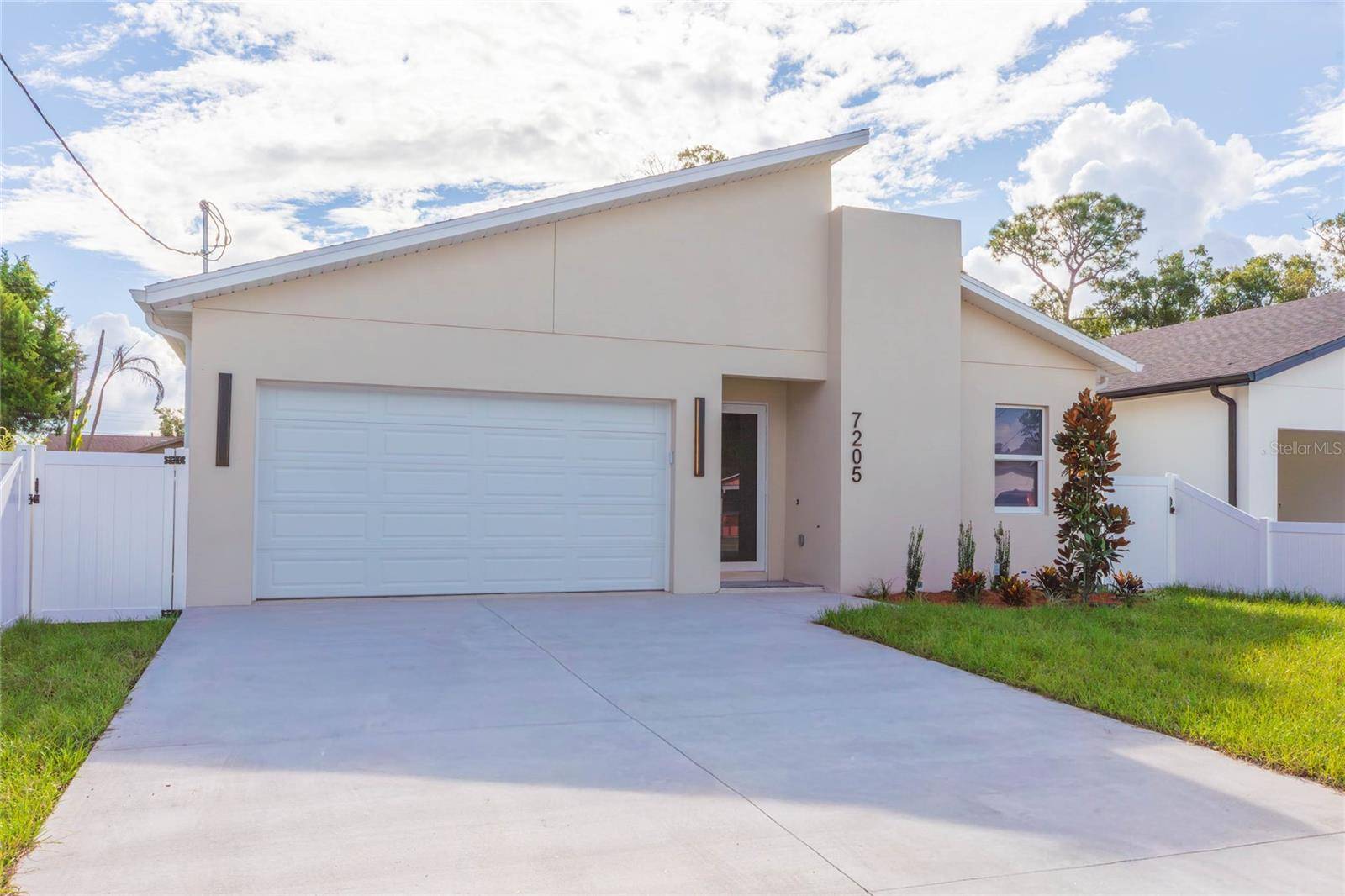 7205 N LOIS AVE, Tampa, FL 33614