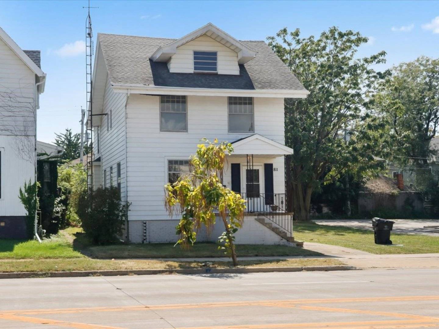811 E Washington ST, Bloomington, IL 61701