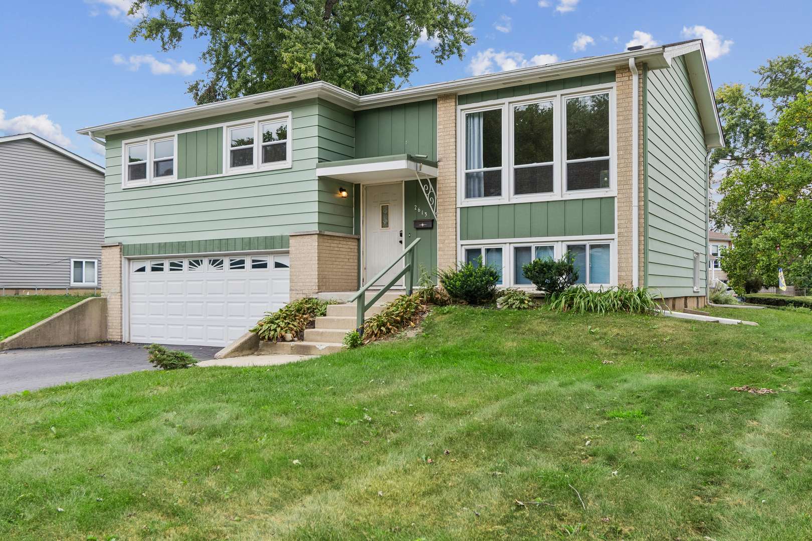 2613 Willow AVE, Woodridge, IL 60517