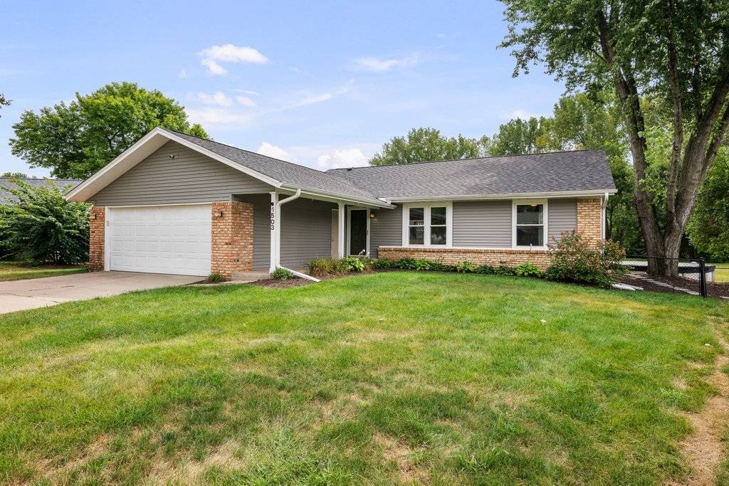 1503 W 46TH PL, Davenport, IA 52806