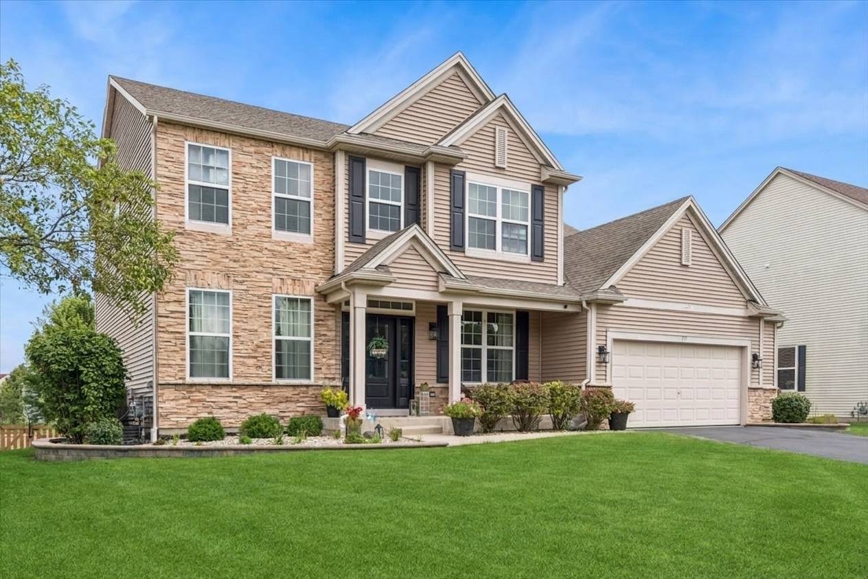 711 Jorstad DR, North Aurora, IL 60542