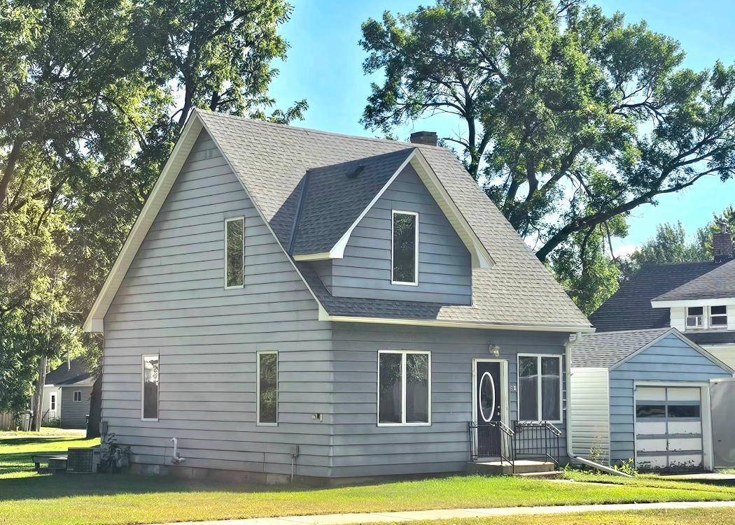 204 E 1st ST, Morris, MN 56267