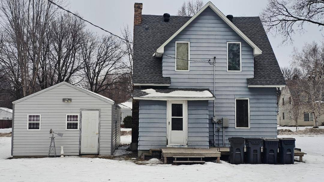 204 E 1st ST, Morris, MN 56267