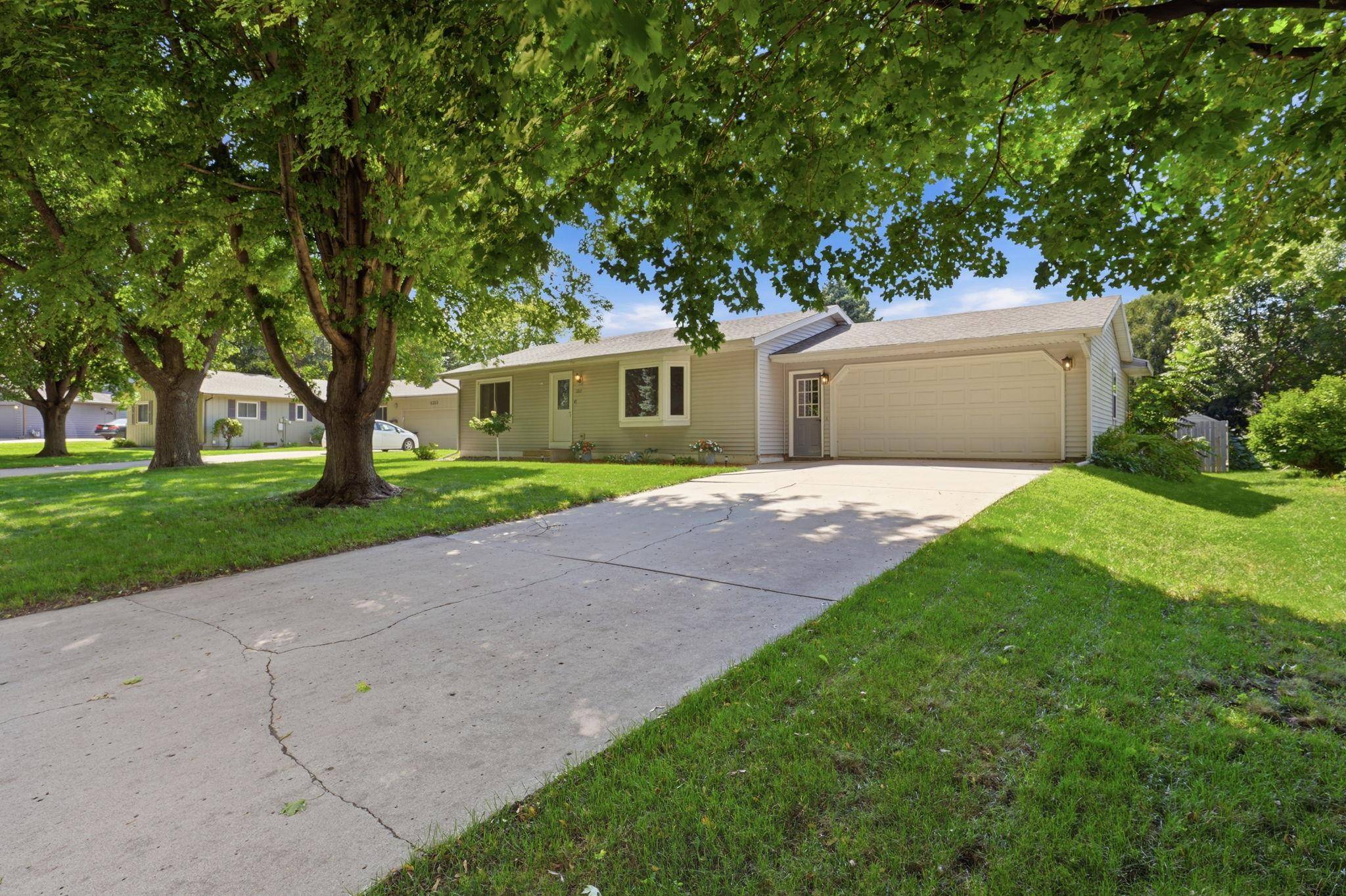 1217 27th ST NW, Willmar, MN 56201
