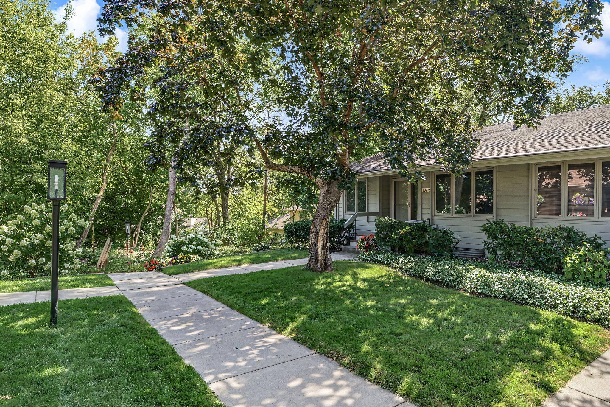 10275 Scarborough RD, Bloomington, MN 55437