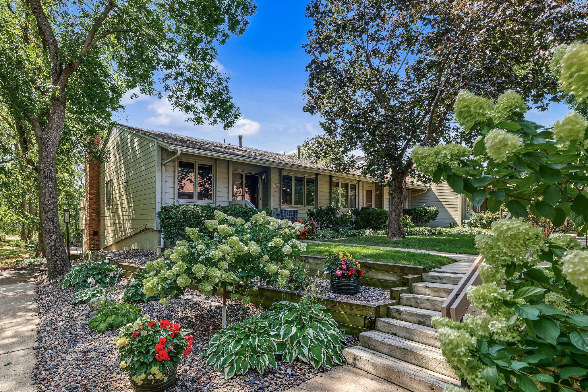 10275 Scarborough RD, Bloomington, MN 55437