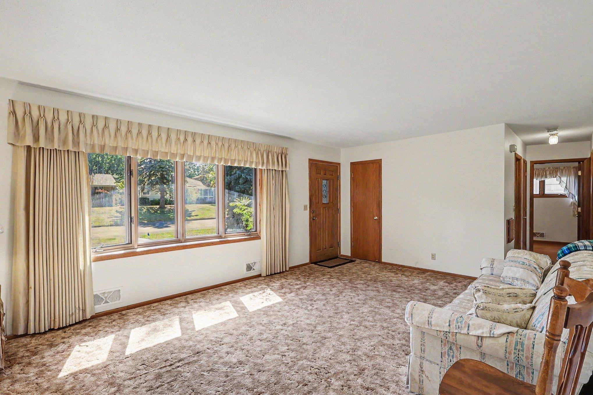 913 7th AVE E, Shakopee, MN 55379