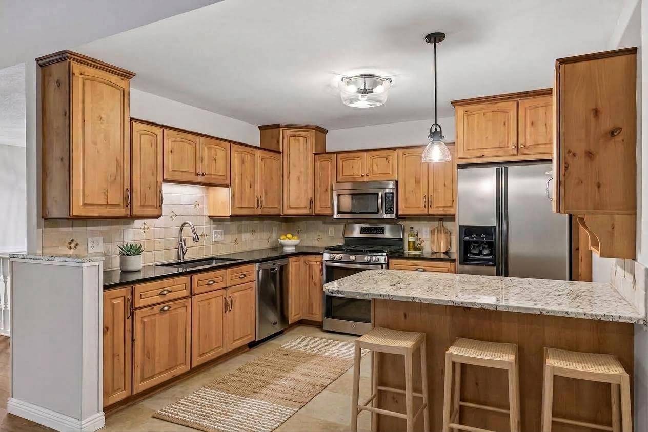 3260 Snelling AVE N, Arden Hills, MN 55112