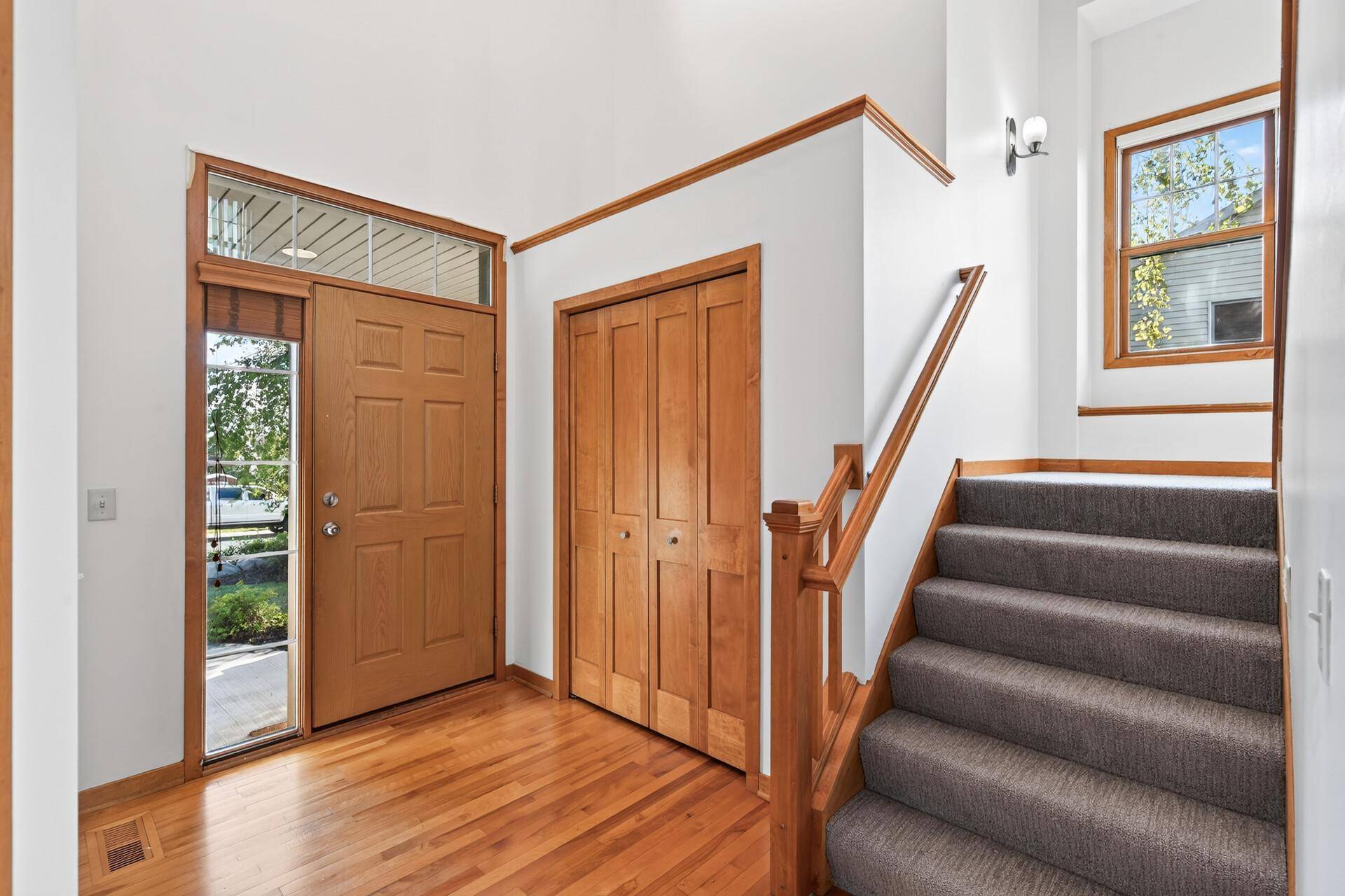 1740 Sandbar CIR, Waconia, MN 55387