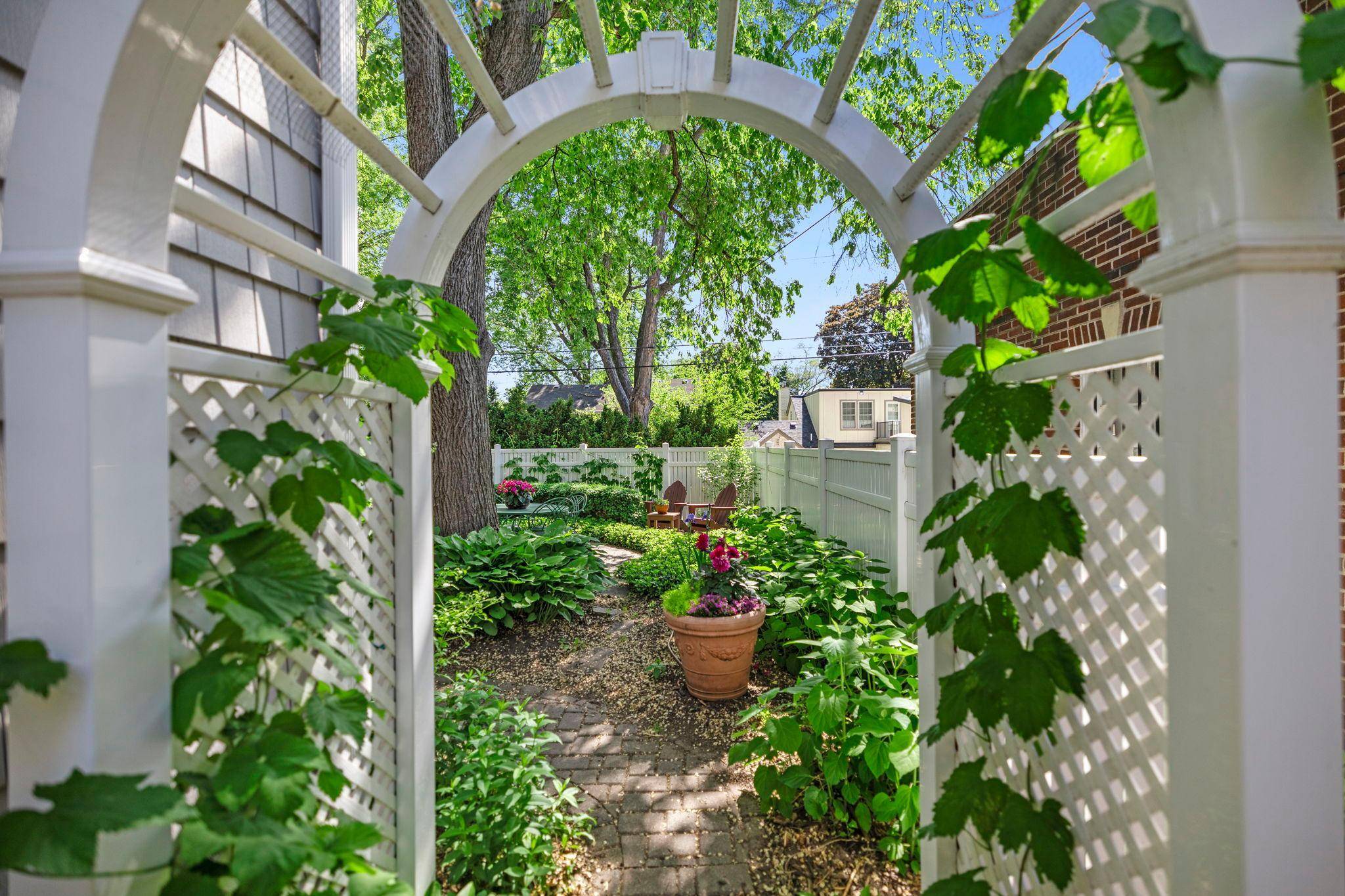 3725 Glenhurst AVE, Saint Louis Park, MN 55416