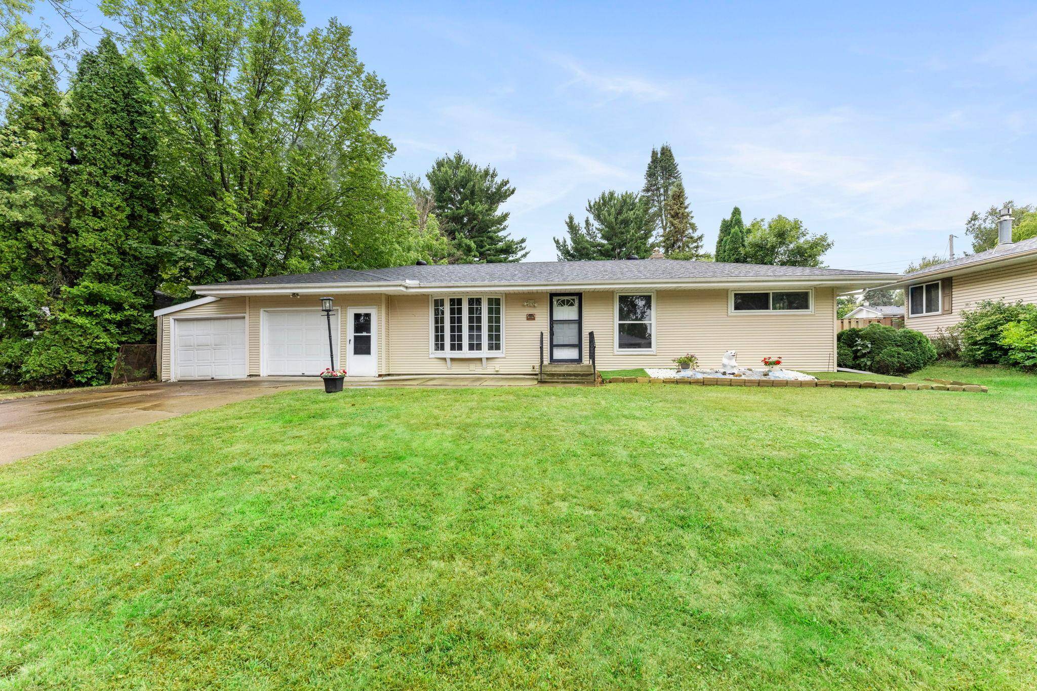 3907 Lakewood AVE, White Bear Lake, MN 55110