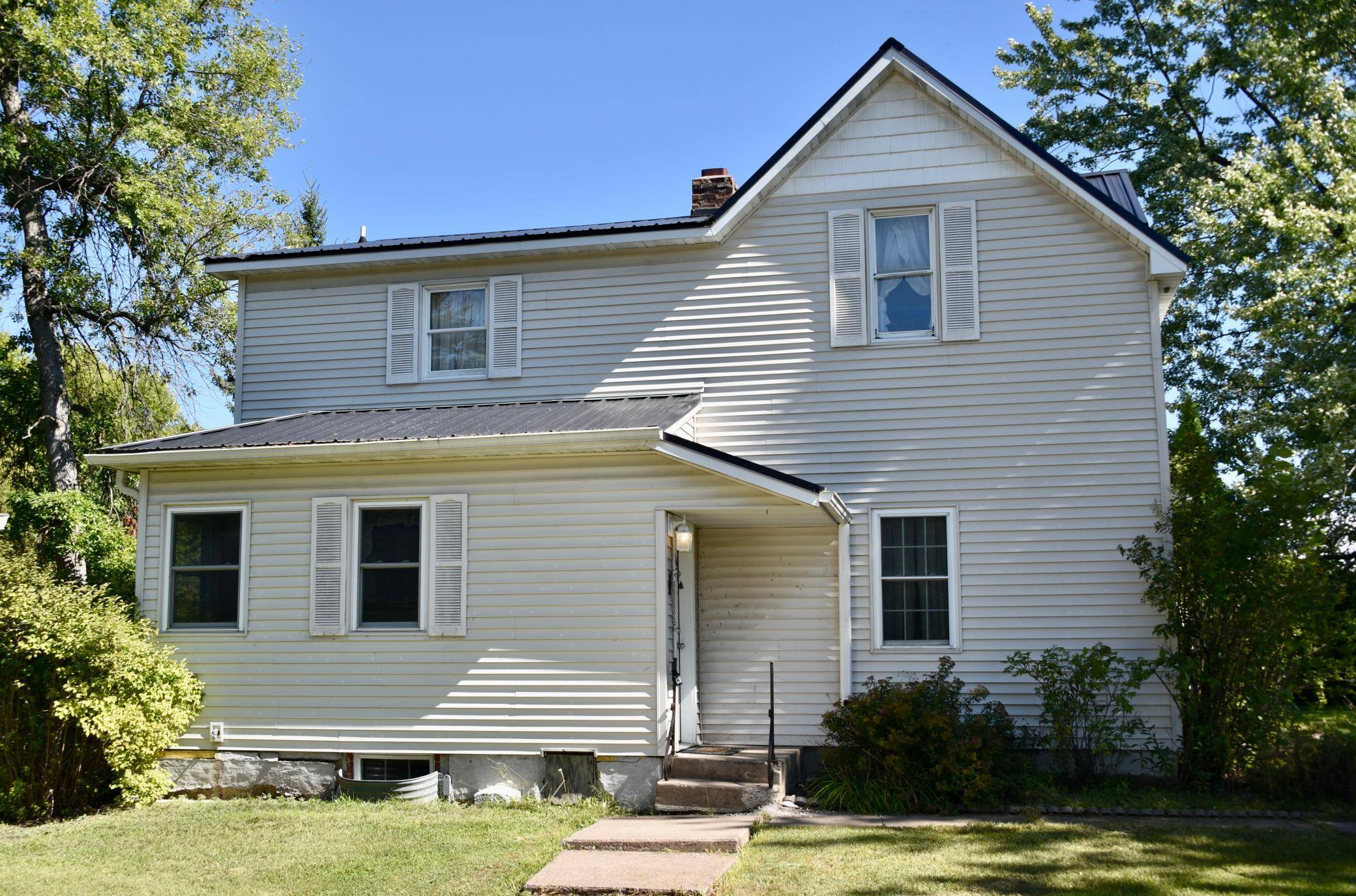 2425 421st AVE NE, Braham, MN 55006