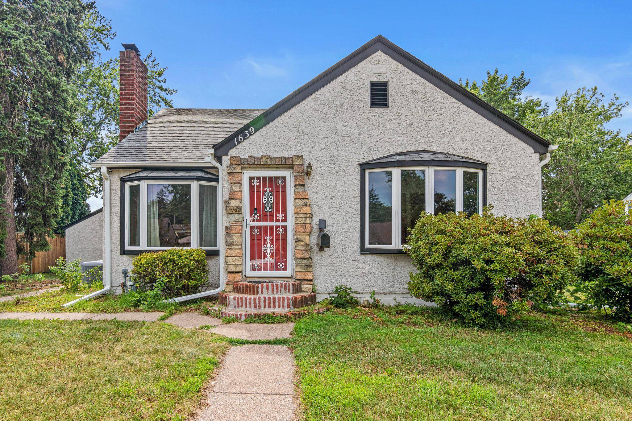 1639 Chamber ST, Saint Paul, MN 55106