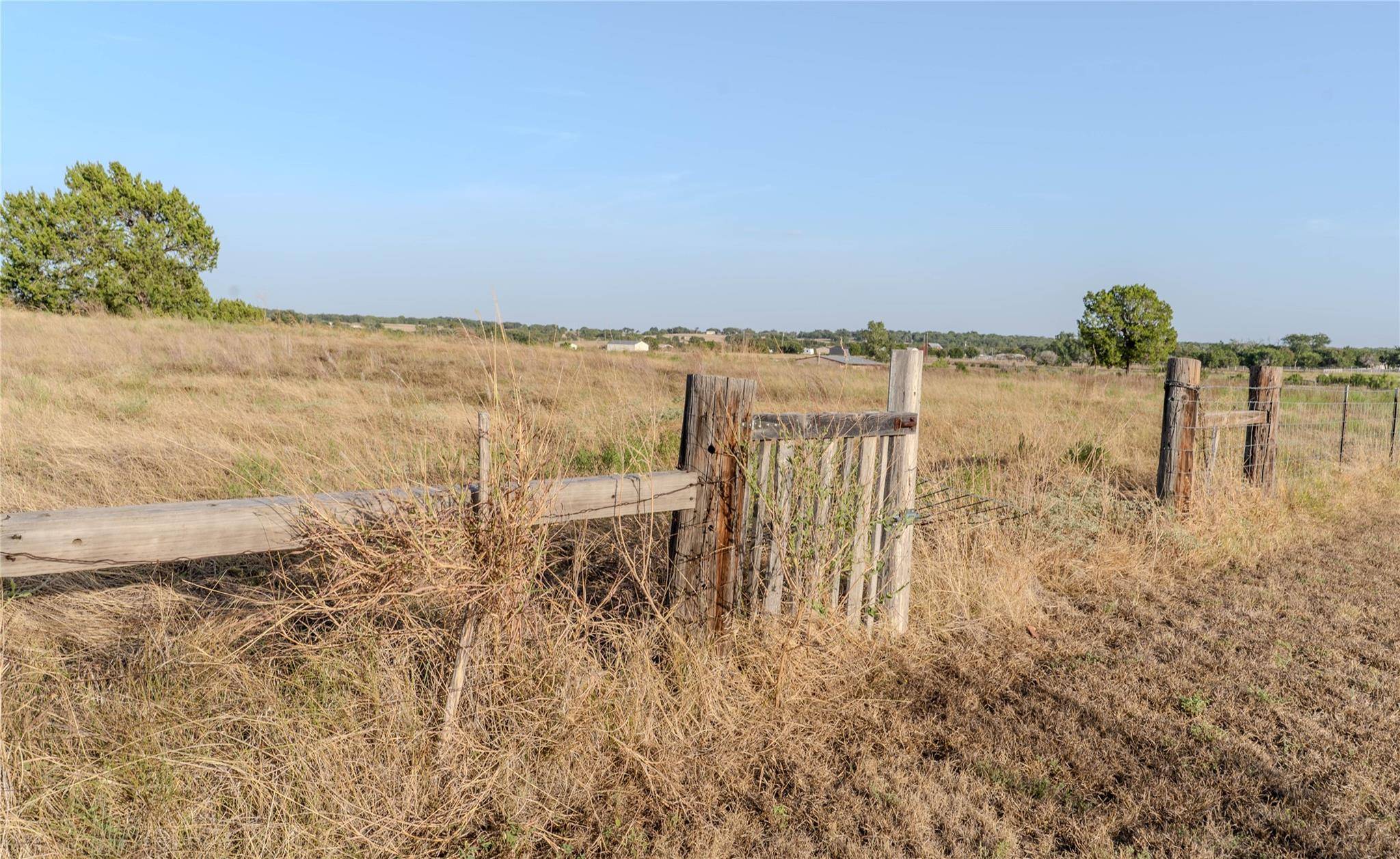 591 Ramms DR, Florence, TX 76527