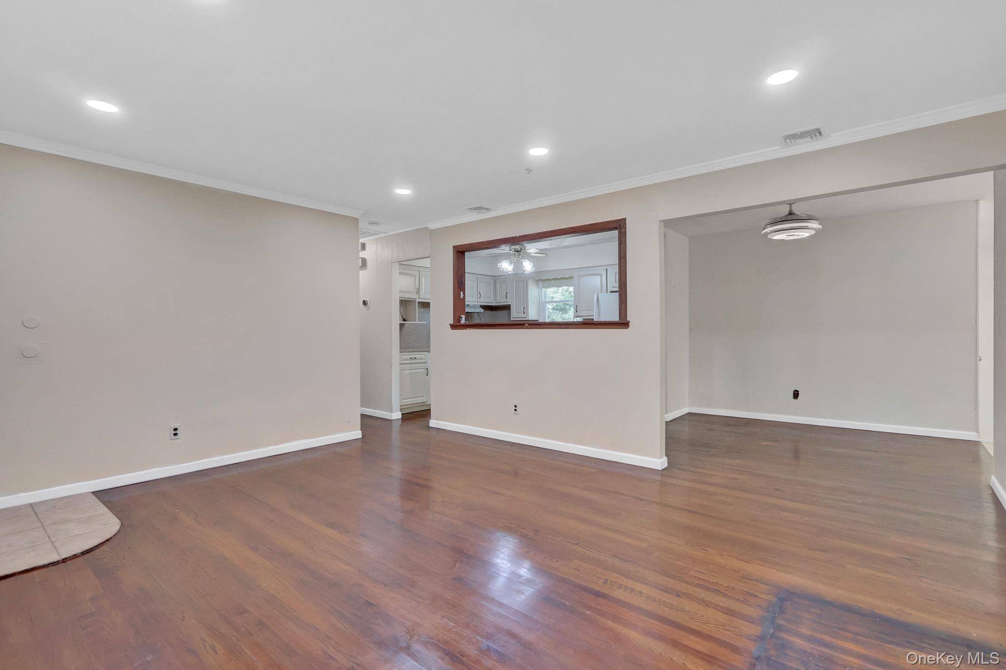 41 Hopes AVE, Holtsville, NY 11742