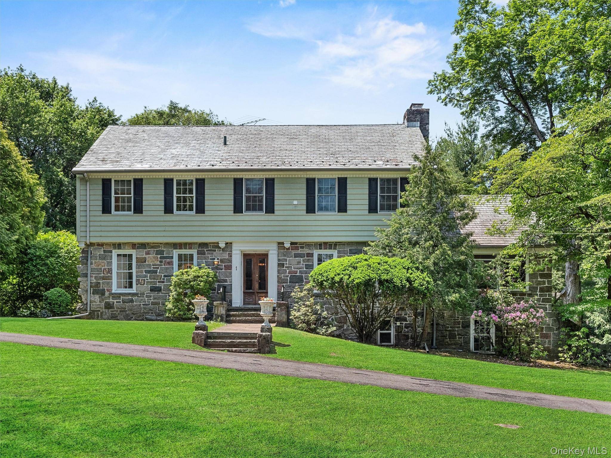1 Finnegan LN, Montebello, NY 10901