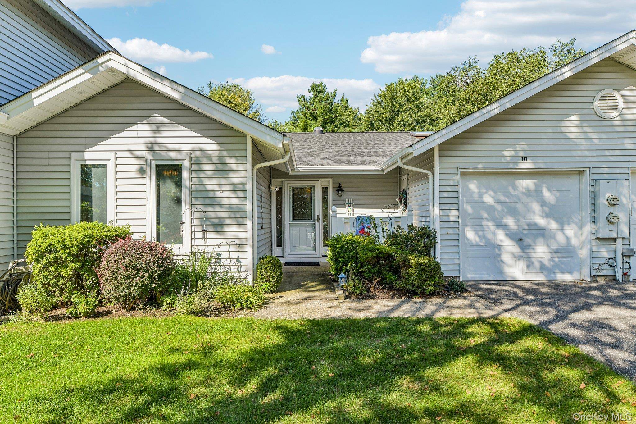 111 Fairfield DR #111, Saint James, NY 11780