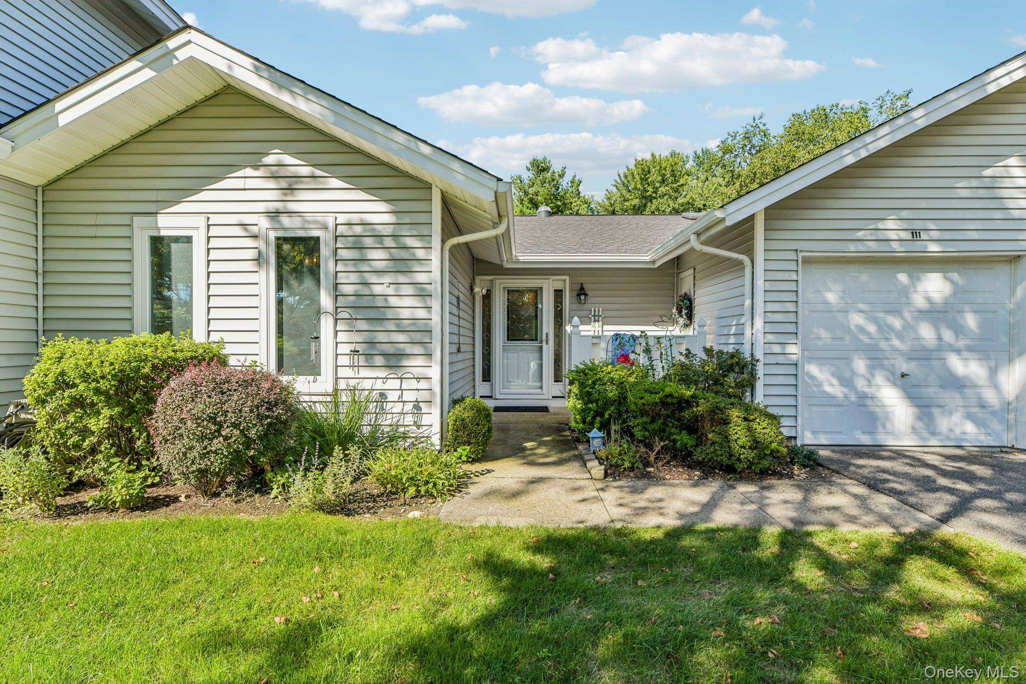 111 Fairfield DR #111, Saint James, NY 11780