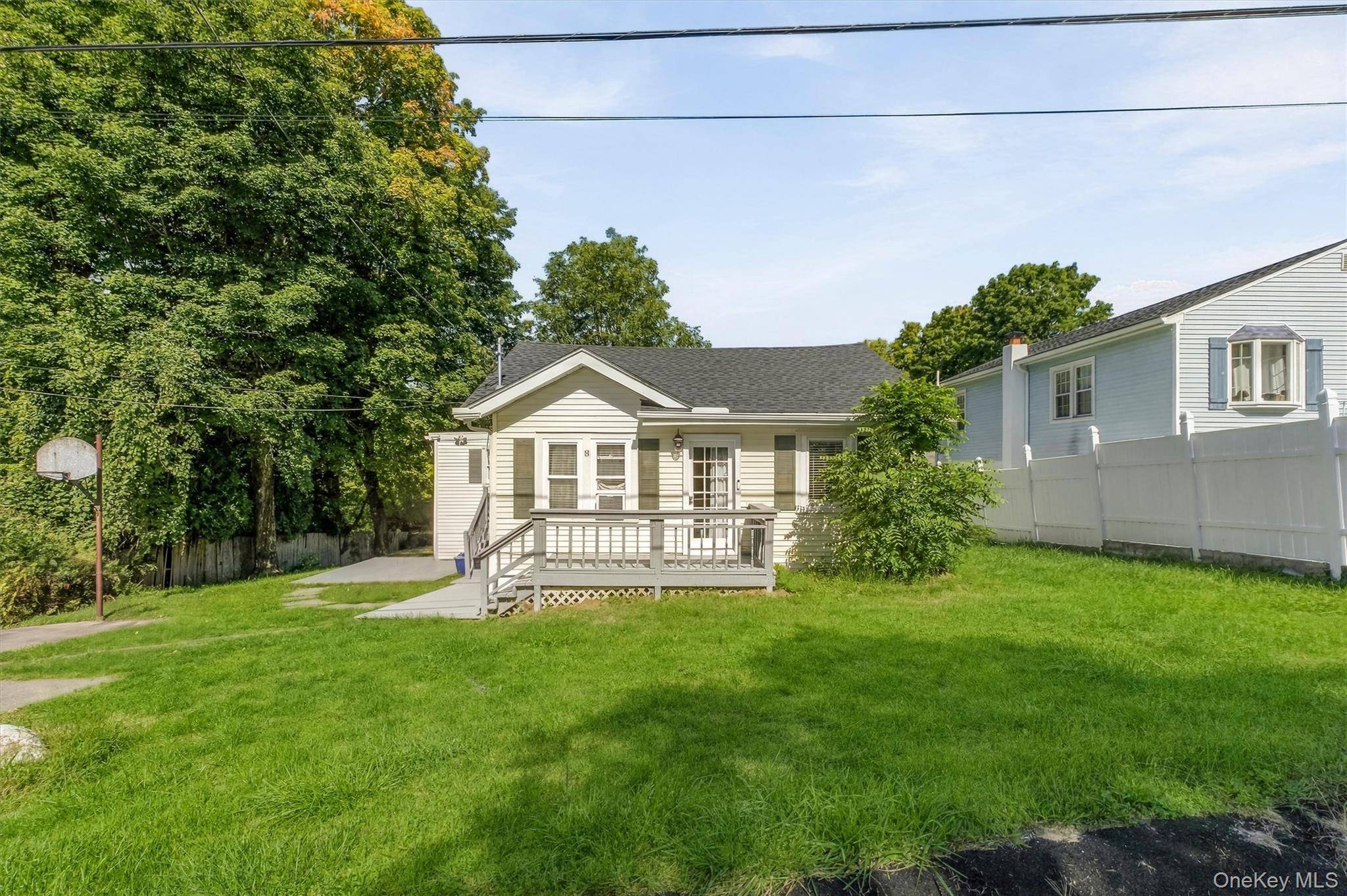 8 Huntington RD, Carmel, NY 10512