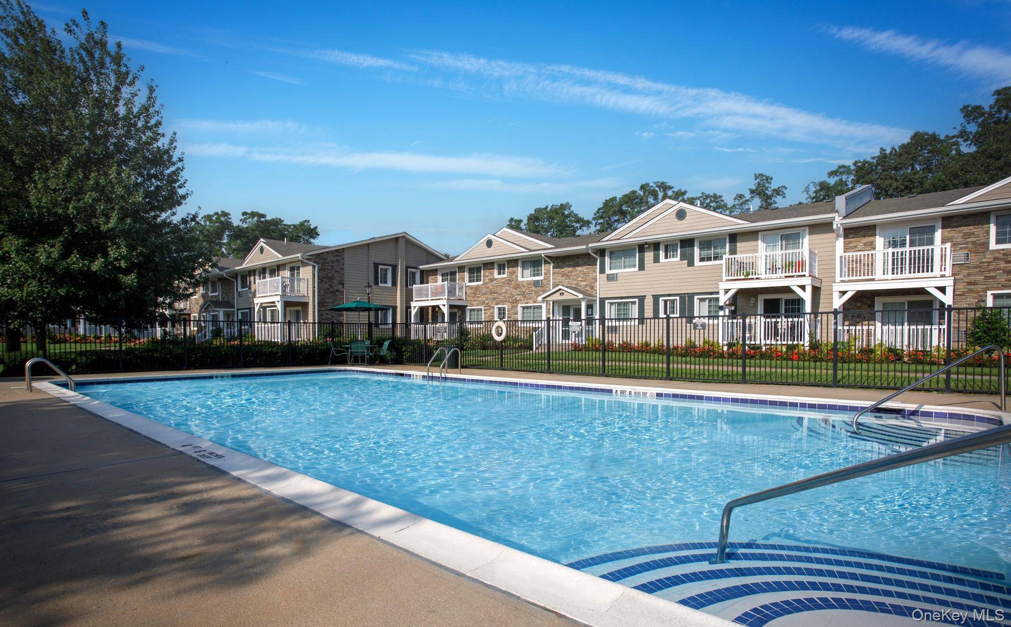6 Williams BLVD #6-2A, Lake Grove, NY 11755