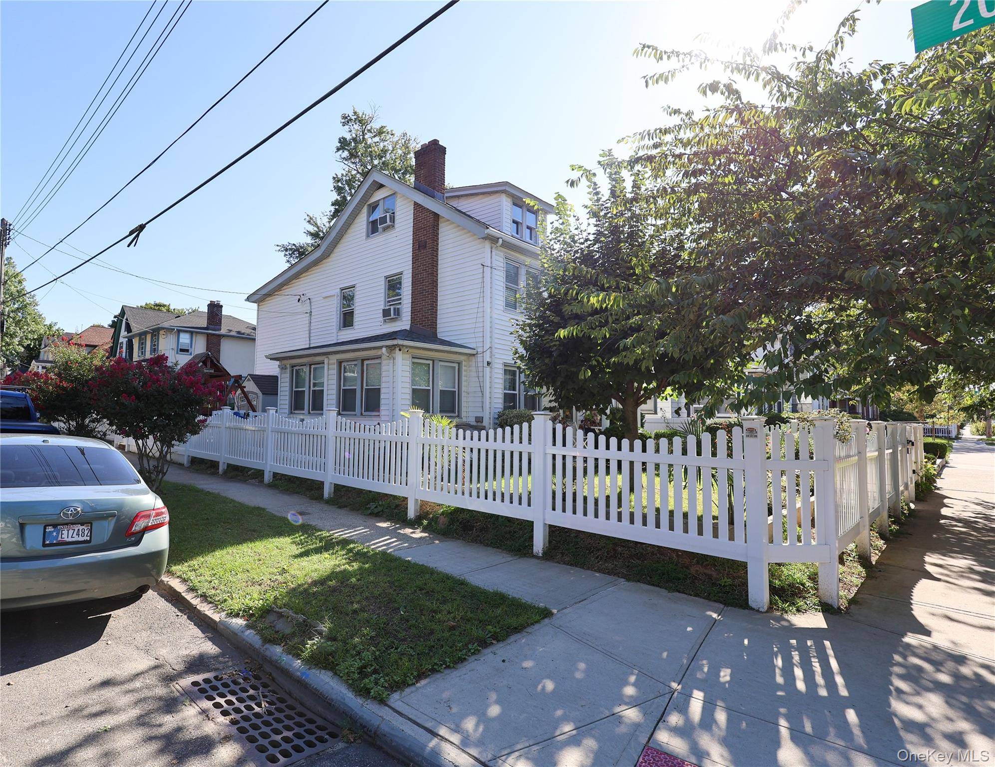 20020 104th AVE, Saint Albans, NY 11412