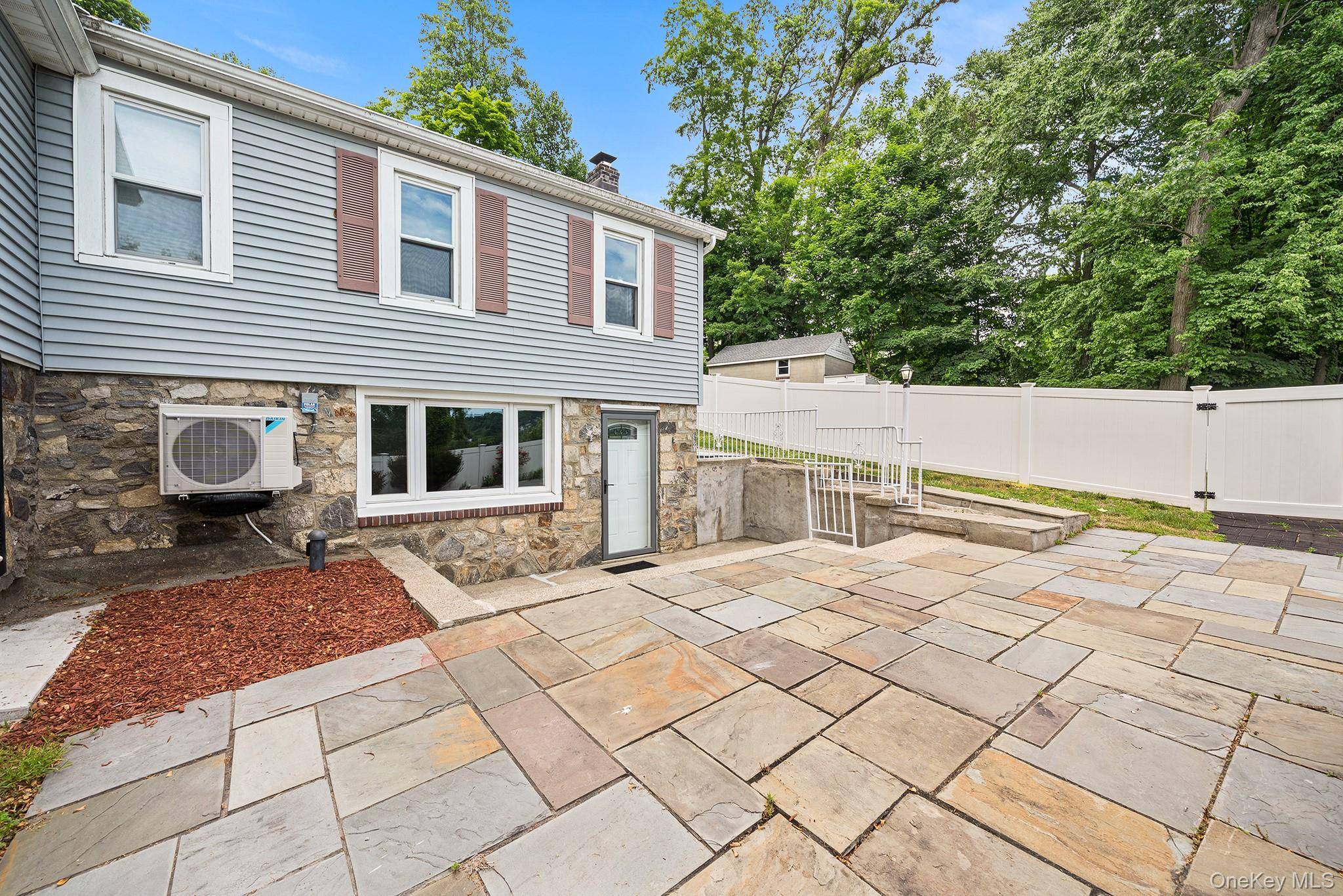 10 Holland DR, Carmel, NY 10512