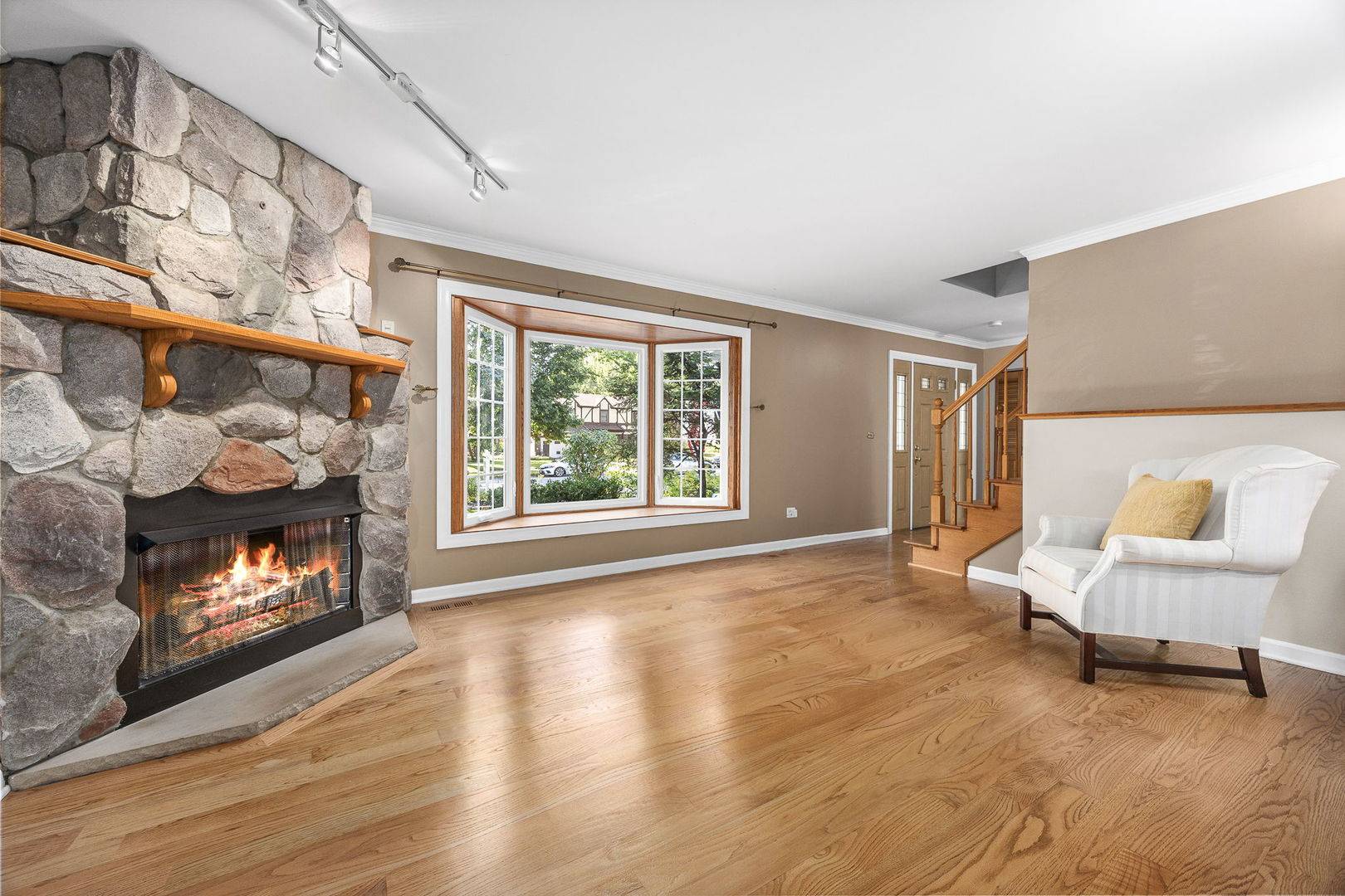4431 Waubansie LN, Lisle, IL 60532