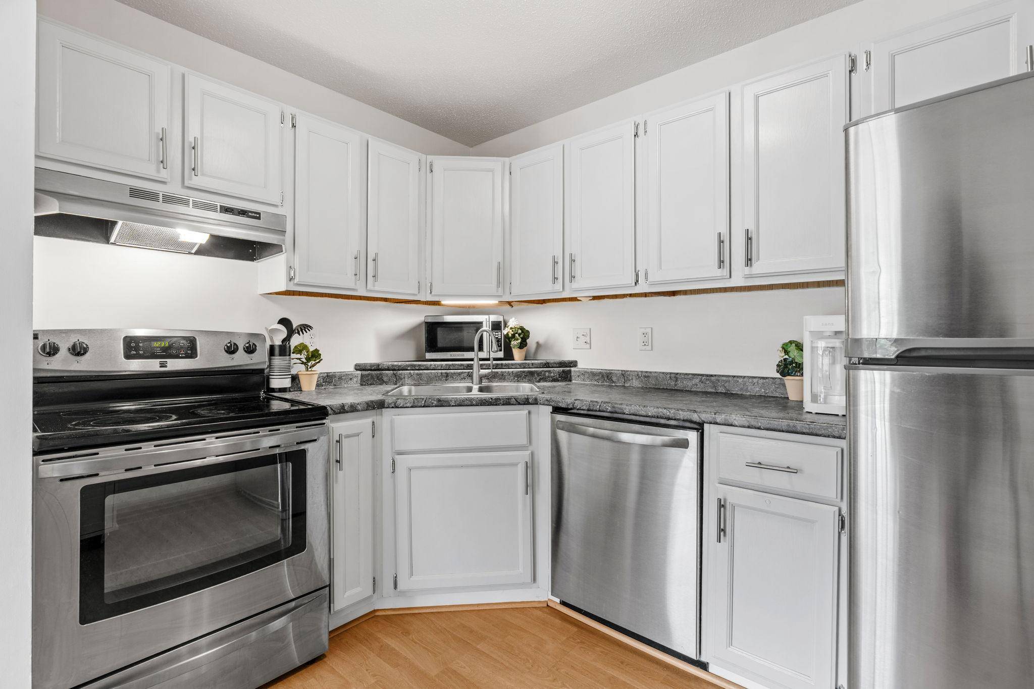 2100 Ridge DR #22, Saint Louis Park, MN 55416