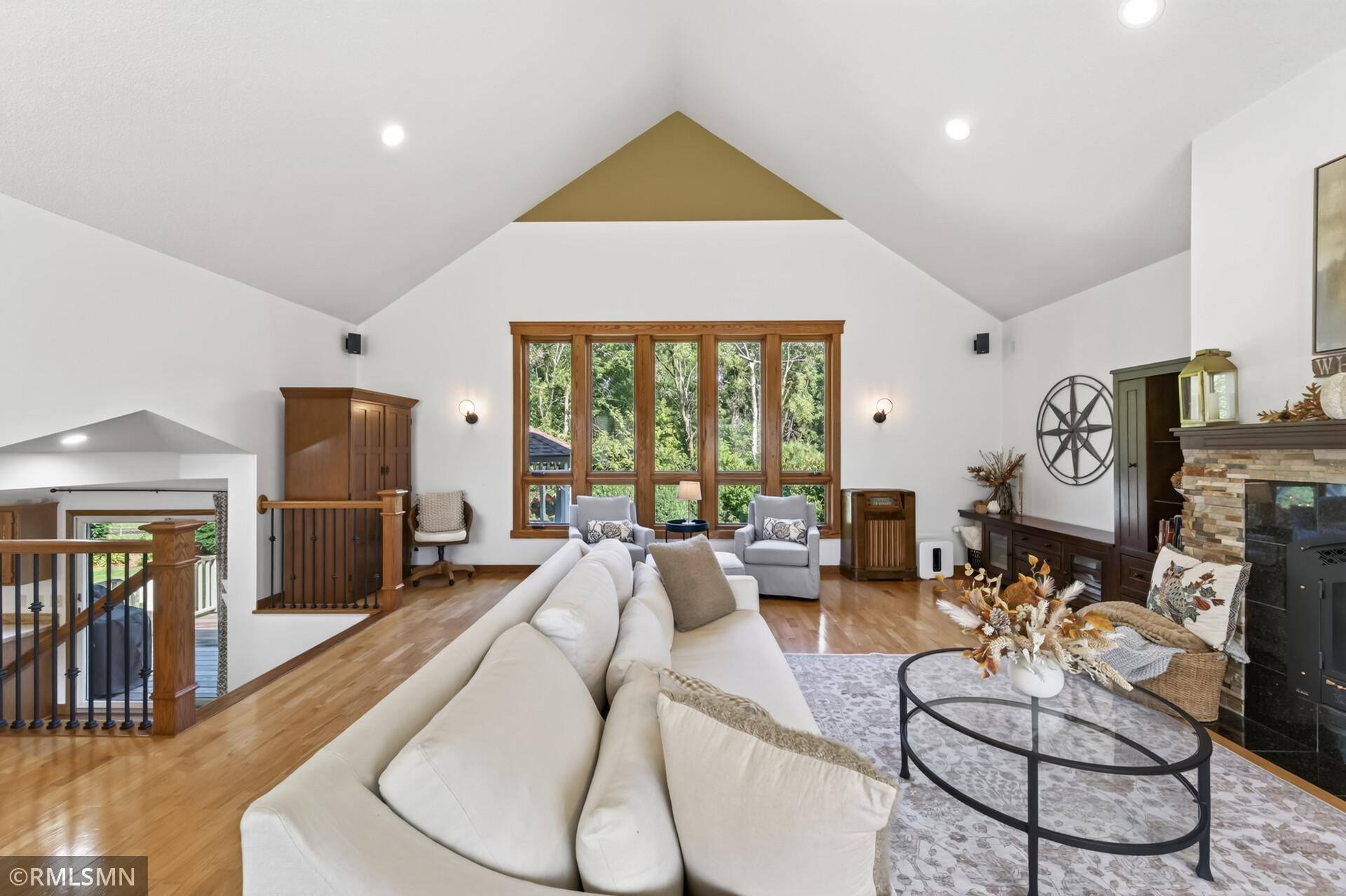 1905 Garden LN, White Bear Lake, MN 55110