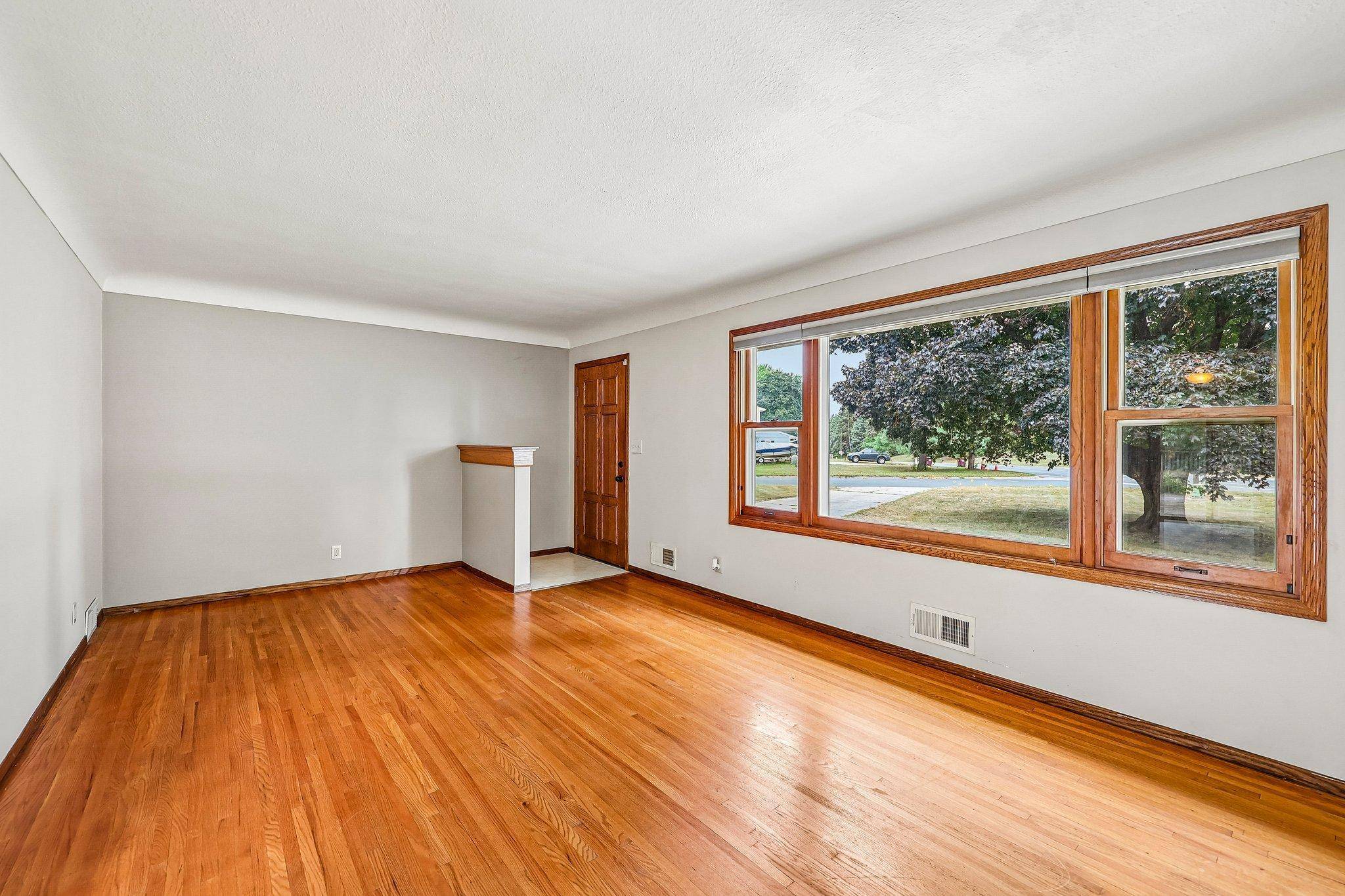 2804 Beam LN, Eagan, MN 55121