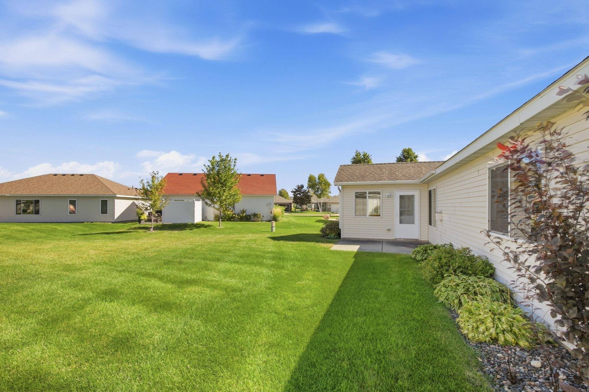 1006 Diamond Willow CIR, Waite Park, MN 56387