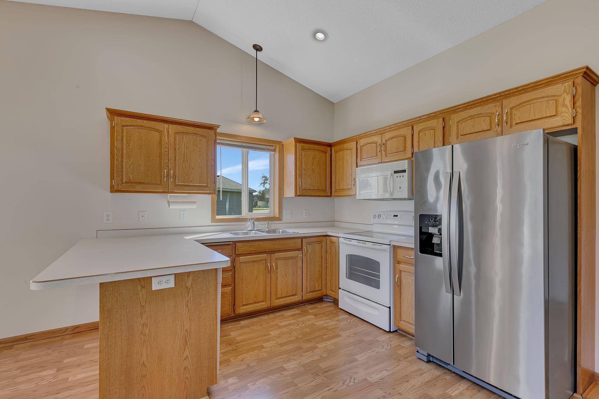 1006 Diamond Willow CIR, Waite Park, MN 56387
