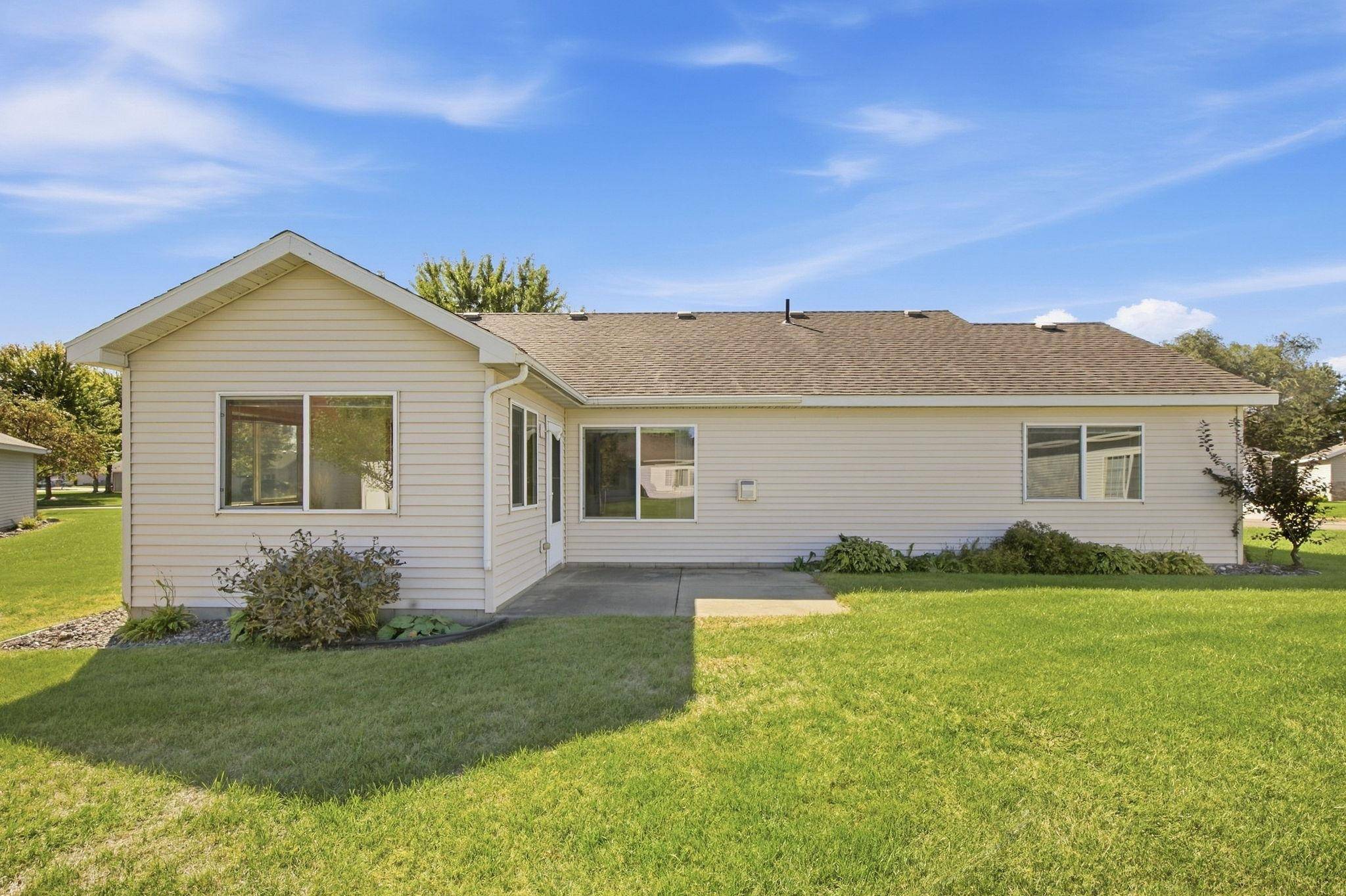 1006 Diamond Willow CIR, Waite Park, MN 56387