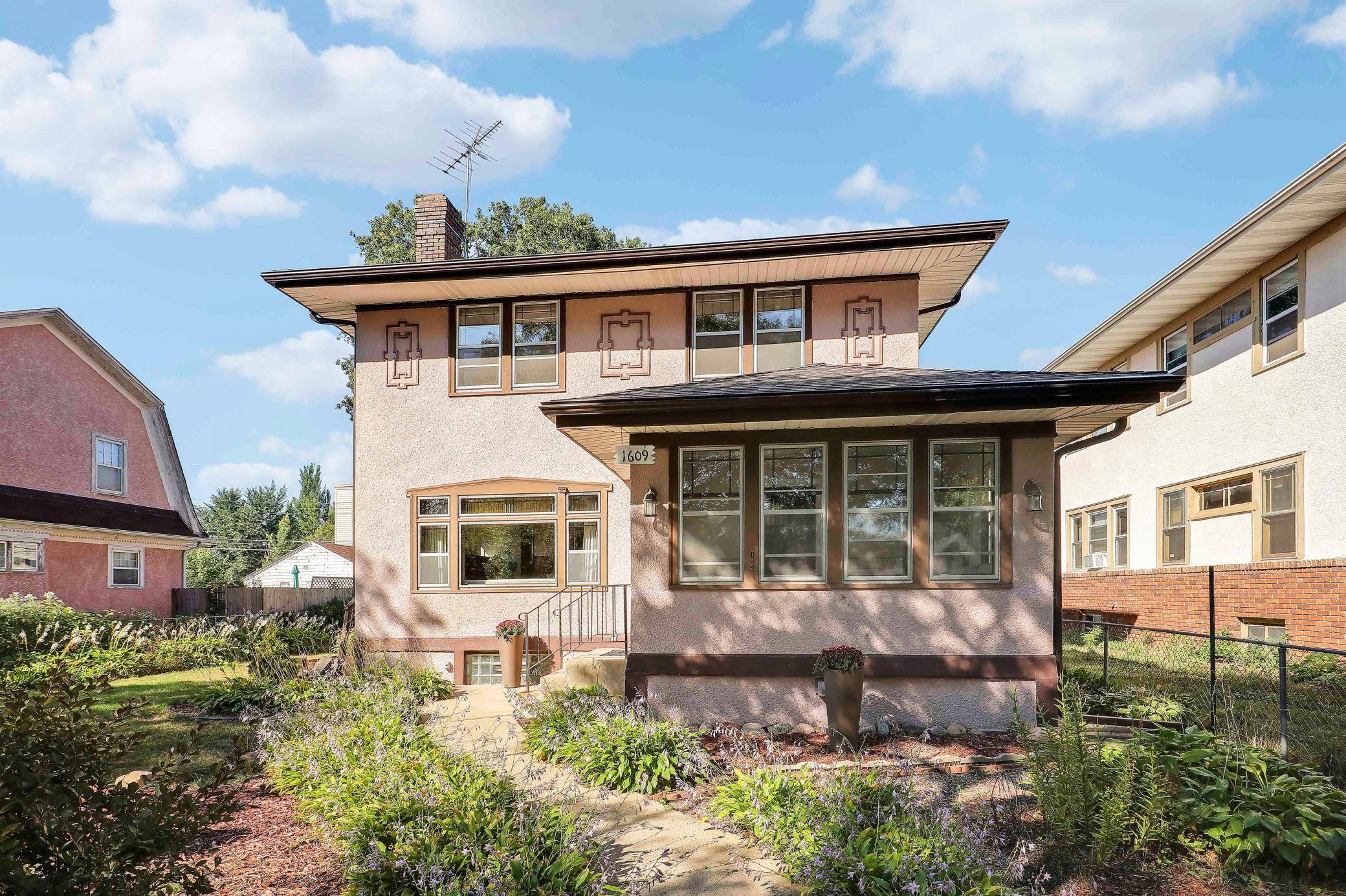 1609 Oliver AVE N, Minneapolis, MN 55411