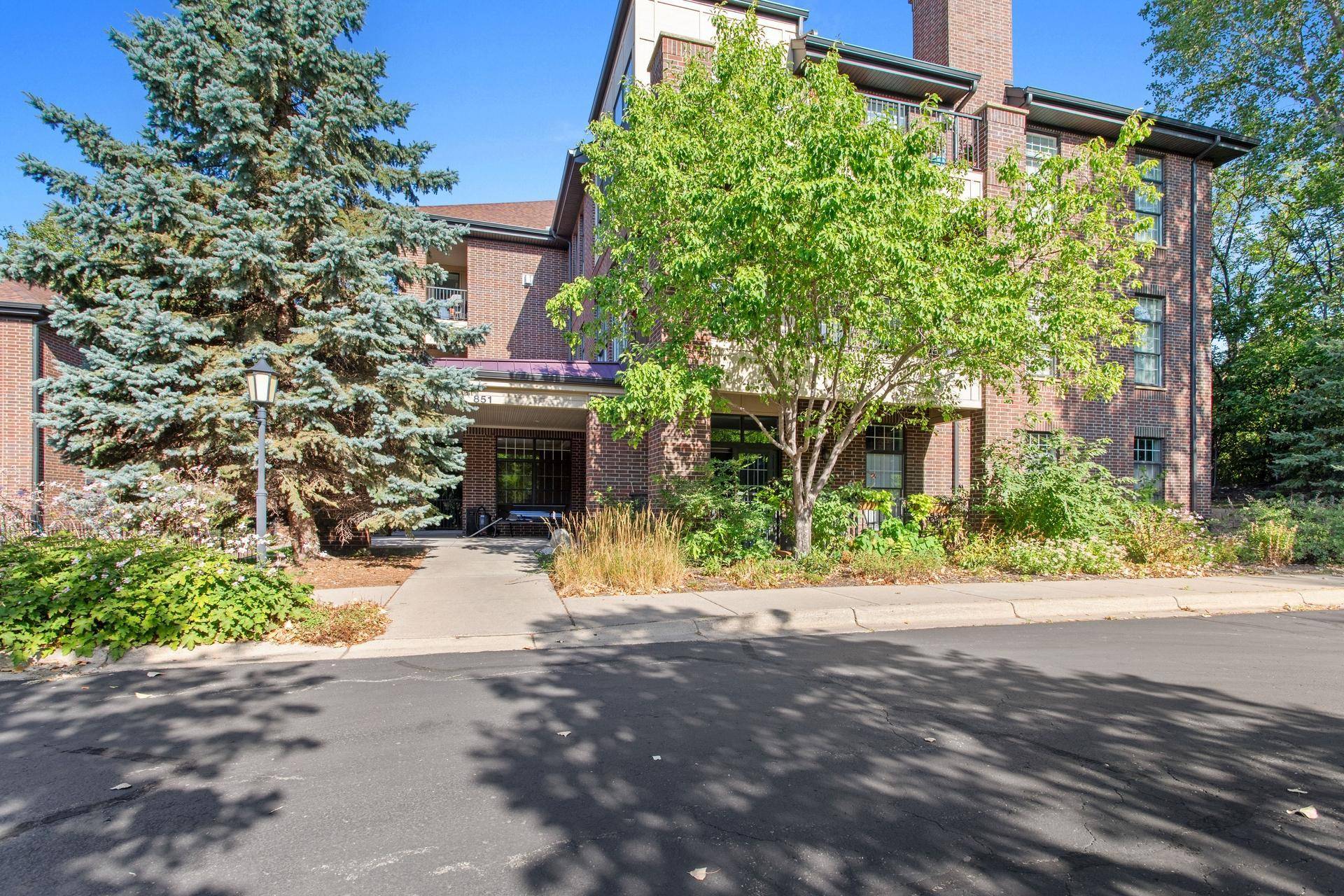 851 River Mews CT #105, Minneapolis, MN 55414