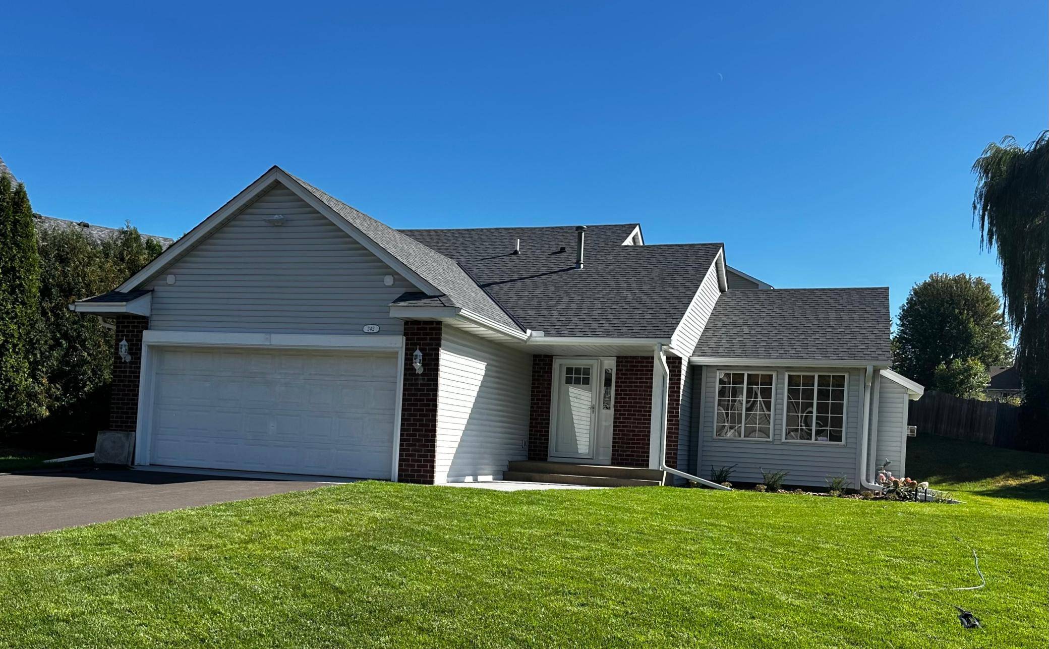 342 Parkview LN S, Maplewood, MN 55119