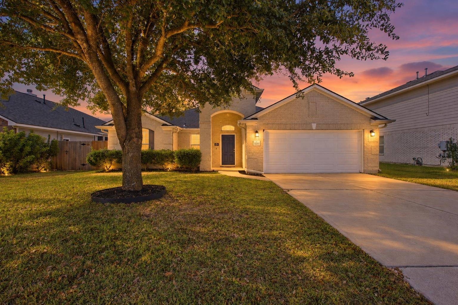 1207 Utopia LN, Hutto, TX 78634