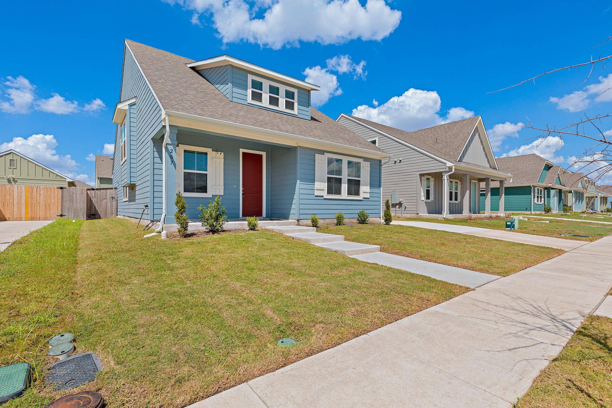 207 Cherry Blossom LN, Taylor, TX 76574
