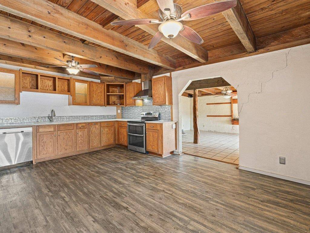 20416 Wilson RD, Coupland, TX 78615