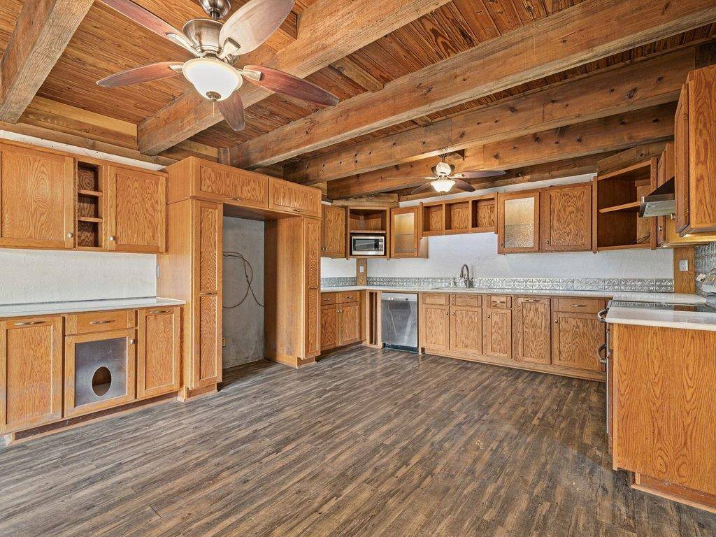 20416 Wilson RD, Coupland, TX 78615