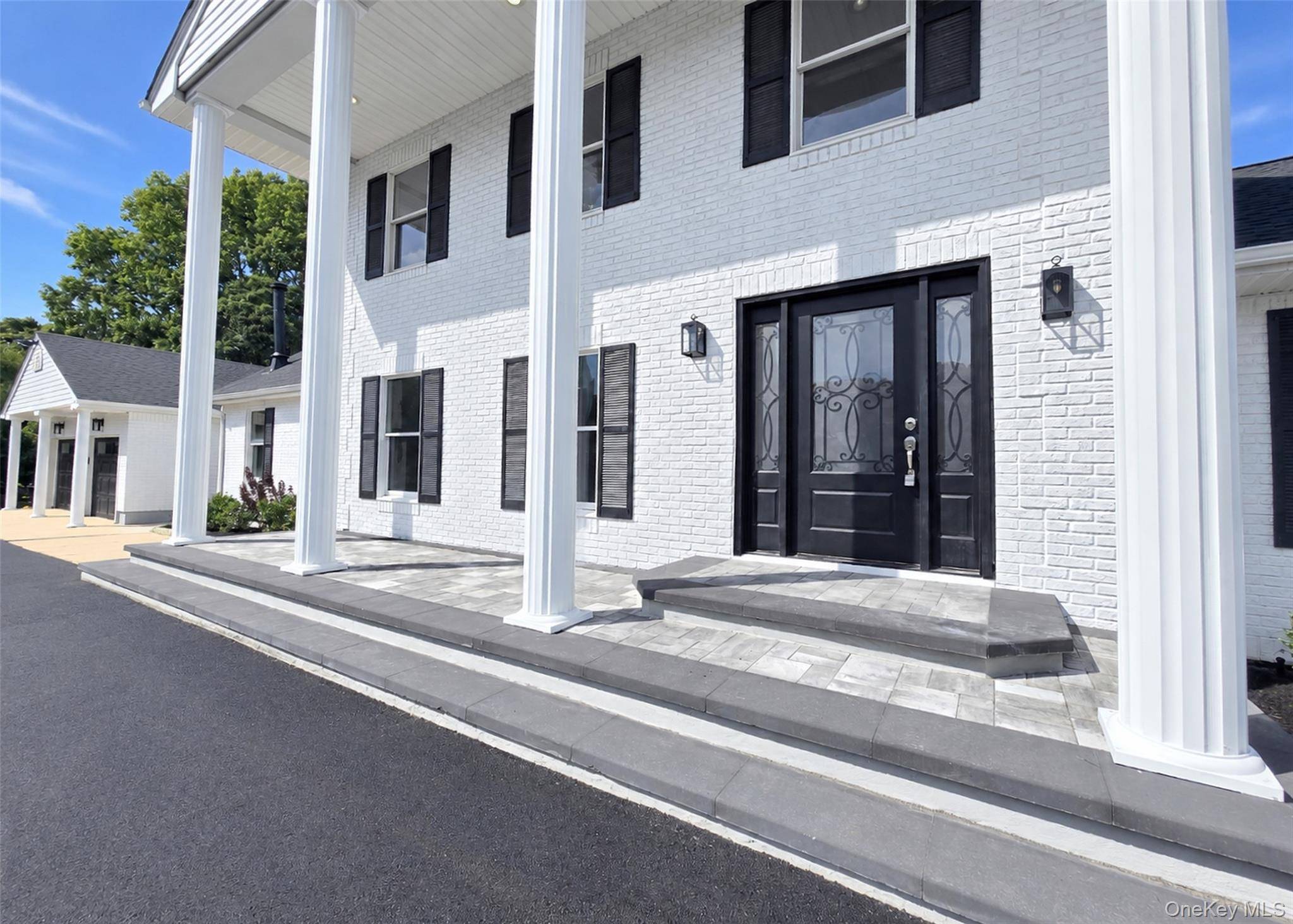 19 Victoria LN, Manorville, NY 11949