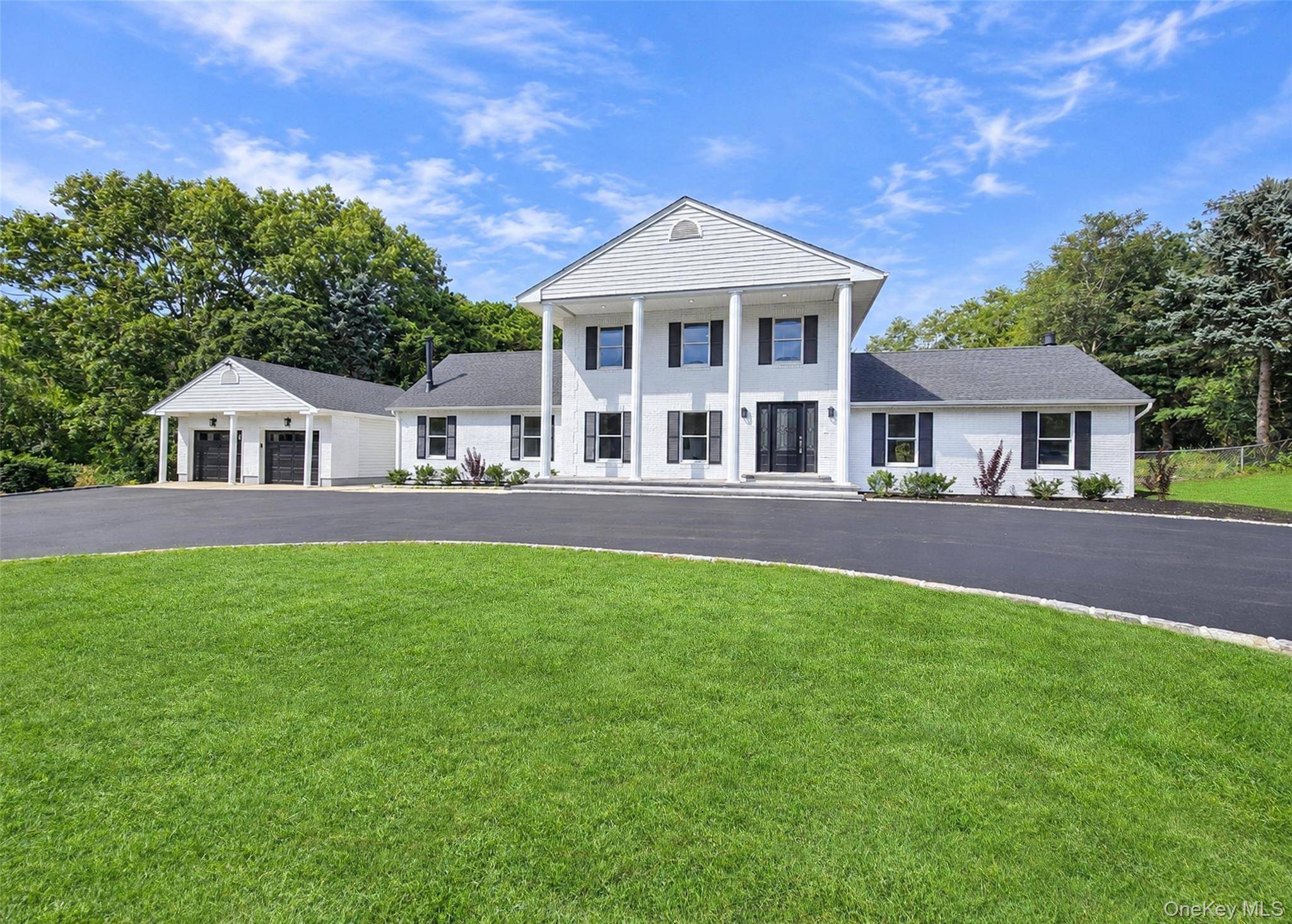 19 Victoria LN, Manorville, NY 11949