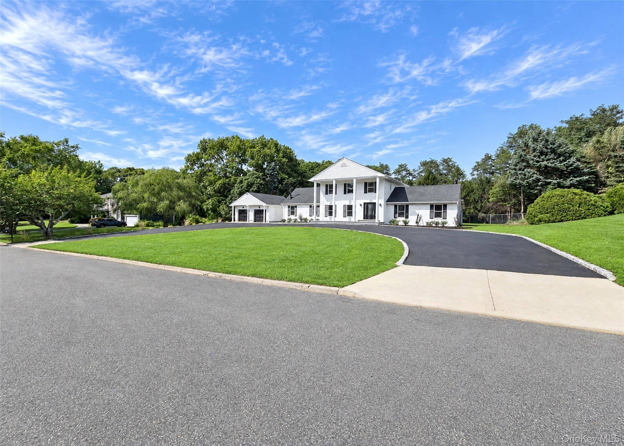 19 Victoria LN, Manorville, NY 11949